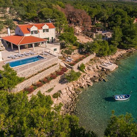 Luxury Villa Kate - In Lucice Bay With Turquoise Sea, Amazing Seaviews, And Heated Pool Milna  Exterior photo