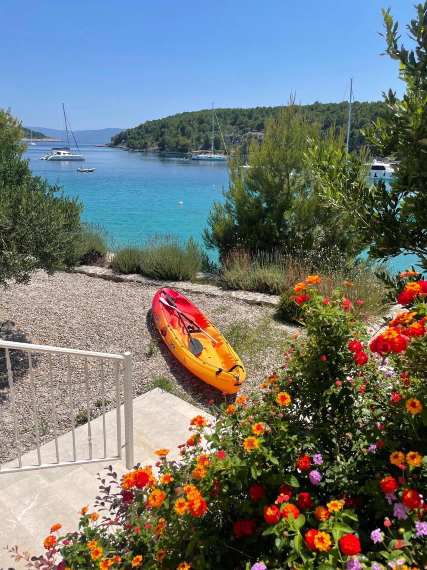 Luxury Villa Kate - In Lucice Bay With Turquoise Sea, Amazing Seaviews, And Heated Pool Milna  Exterior photo