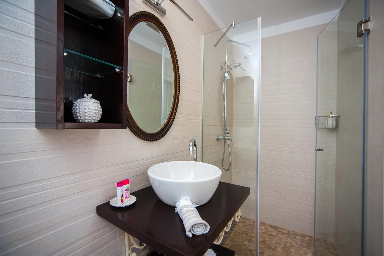 Luxury Villa Kate - In Lucice Bay With Turquoise Sea, Amazing Seaviews, And Heated Pool Milna  Exterior photo