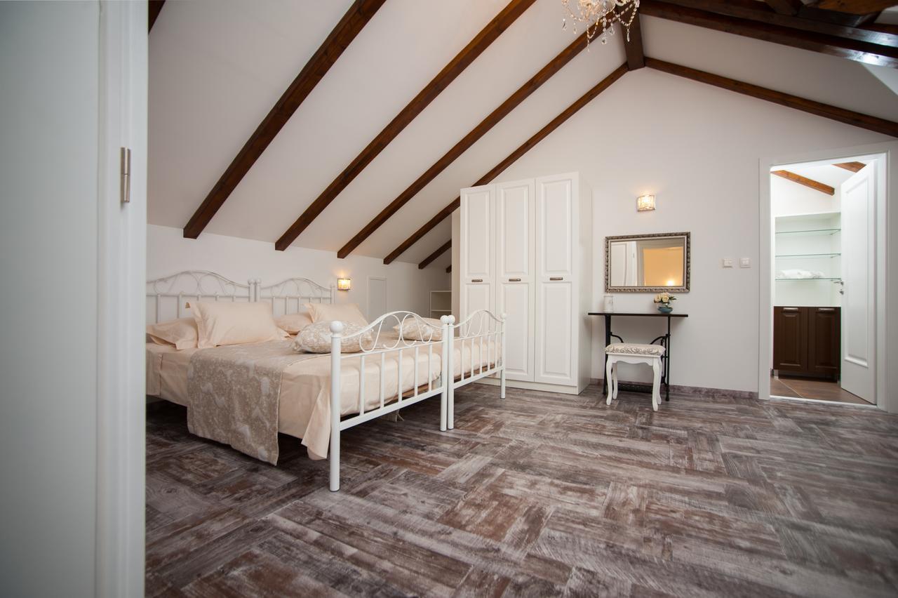 Luxury Villa Kate - In Lucice Bay With Turquoise Sea, Amazing Seaviews, And Heated Pool Milna  Exterior photo