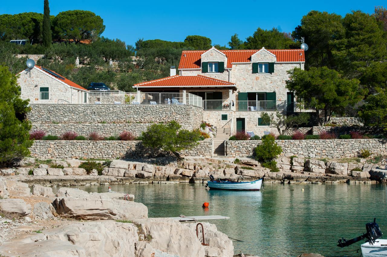 Luxury Villa Kate - In Lucice Bay With Turquoise Sea, Amazing Seaviews, And Heated Pool Milna  Exterior photo