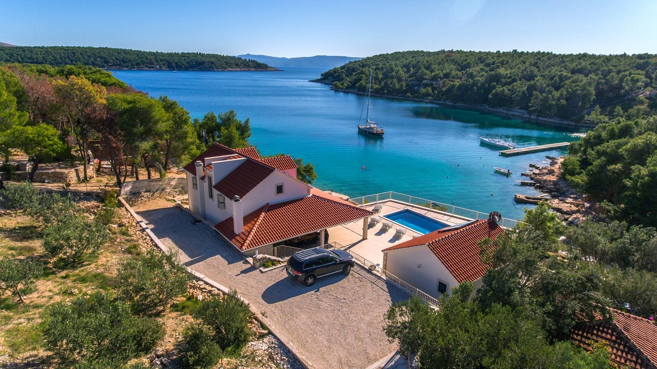Luxury Villa Kate - In Lucice Bay With Turquoise Sea, Amazing Seaviews, And Heated Pool Milna  Exterior photo