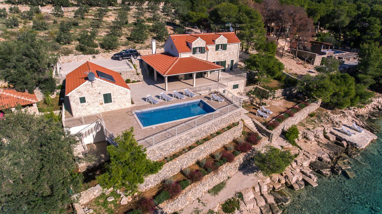 Luxury Villa Kate - In Lucice Bay With Turquoise Sea, Amazing Seaviews, And Heated Pool Milna  Exterior photo
