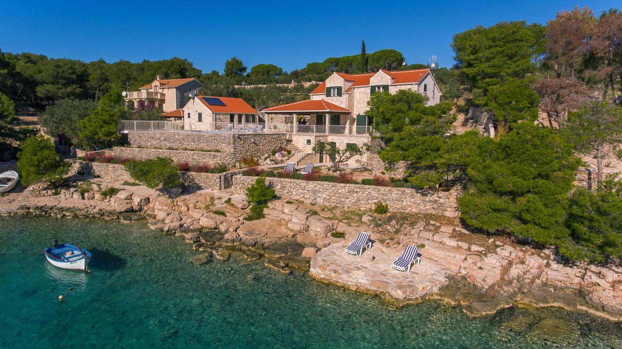 Luxury Villa Kate - In Lucice Bay With Turquoise Sea, Amazing Seaviews, And Heated Pool Milna  Exterior photo