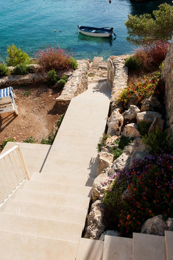 Luxury Villa Kate - In Lucice Bay With Turquoise Sea, Amazing Seaviews, And Heated Pool Milna  Exterior photo