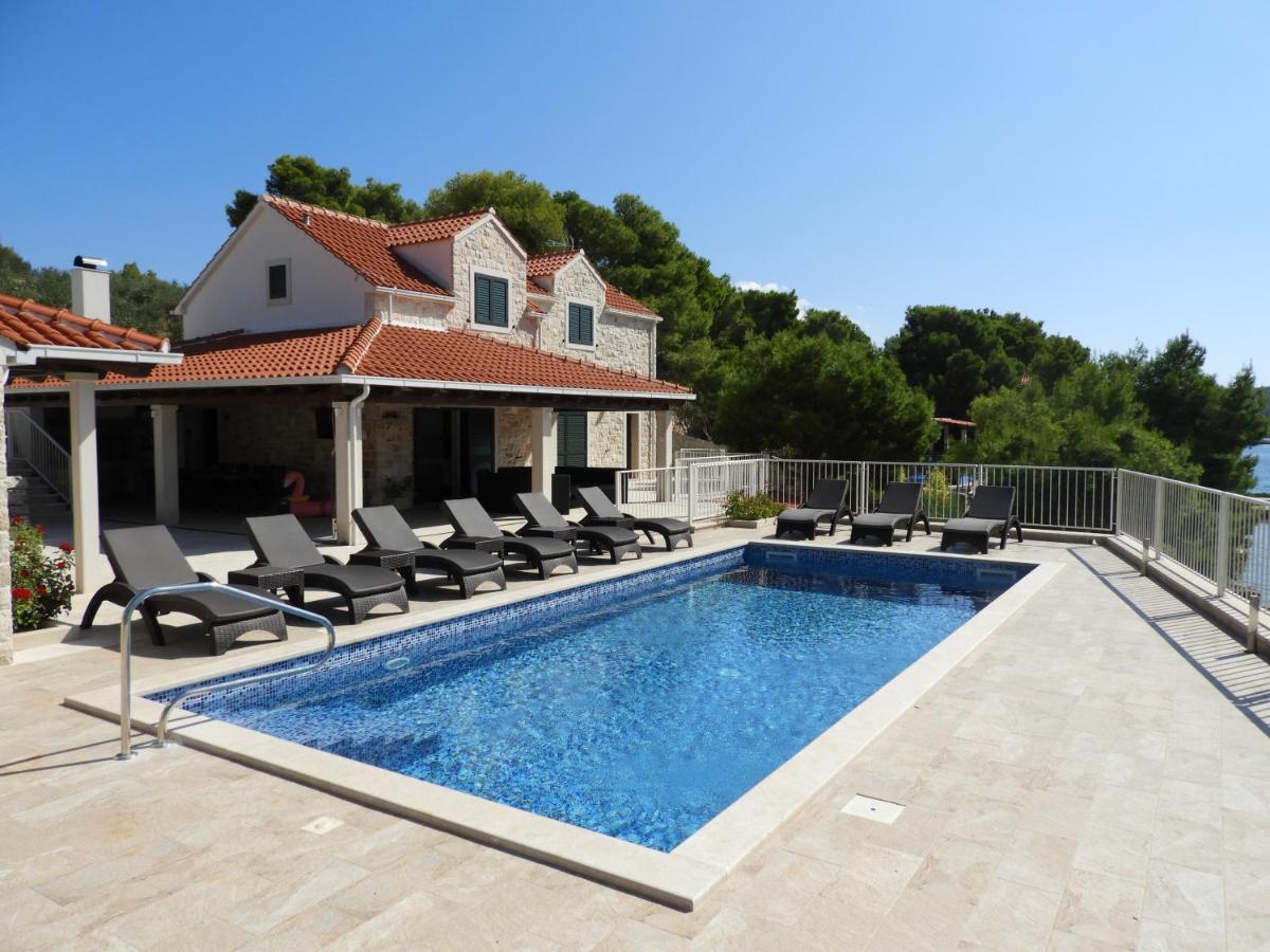 Luxury Villa Kate - In Lucice Bay With Turquoise Sea, Amazing Seaviews, And Heated Pool Milna  Exterior photo